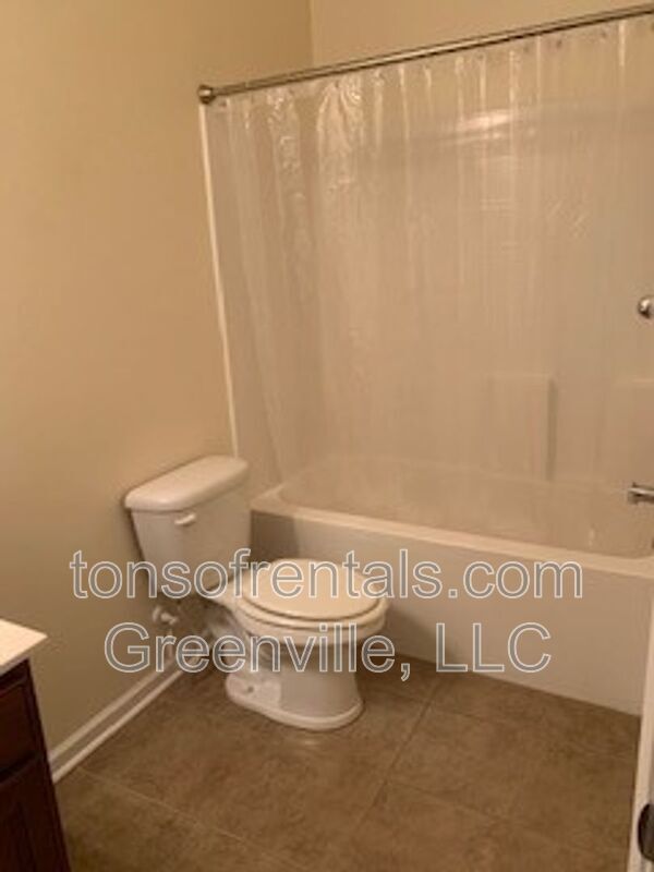Building Photo - 205 Silver Hawk Dr