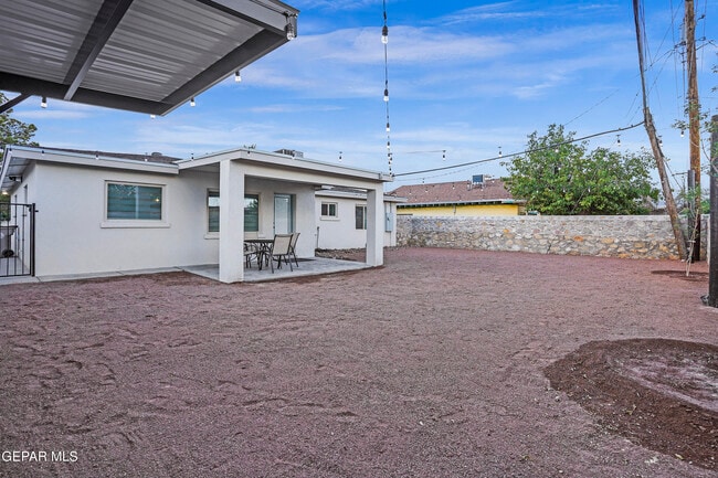 Building Photo - 7904 Parkland Dr