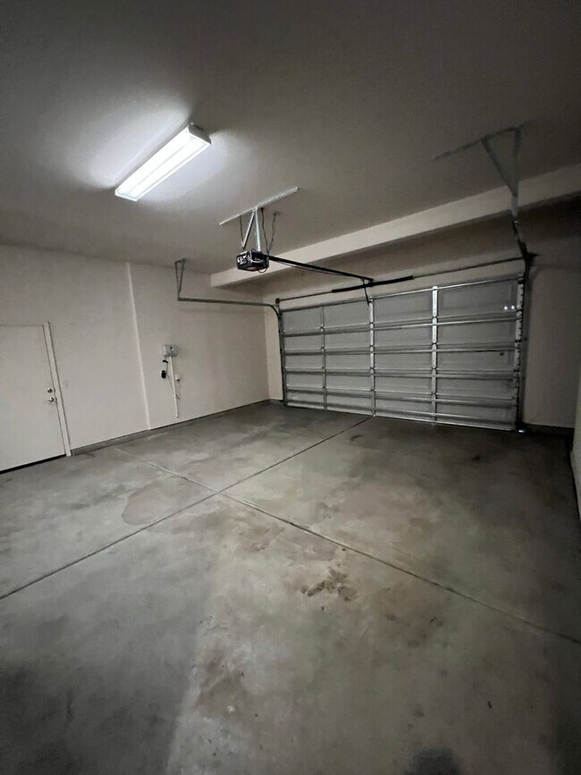 Building Photo - 3140 Show Jumper Ln