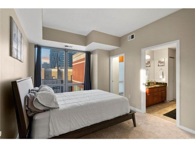 Building Photo - 929 Portland Ave