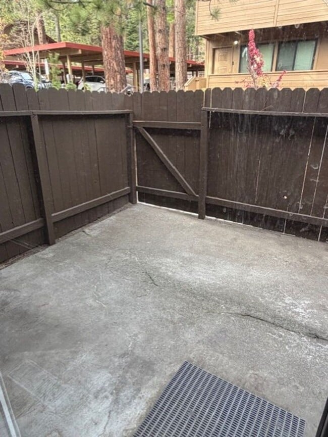 Building Photo - Northwood Estate Charmer