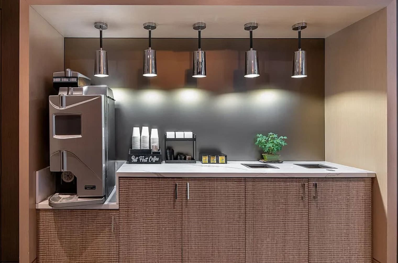 Building Photo - 901 15th St S