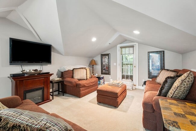 Building Photo - 31 Cedar St