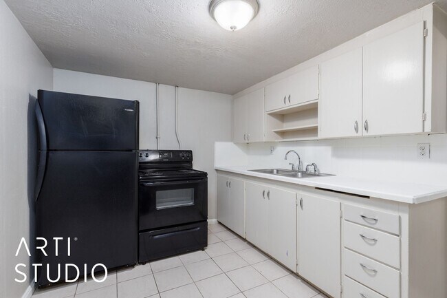 Building Photo - 28th Duplex