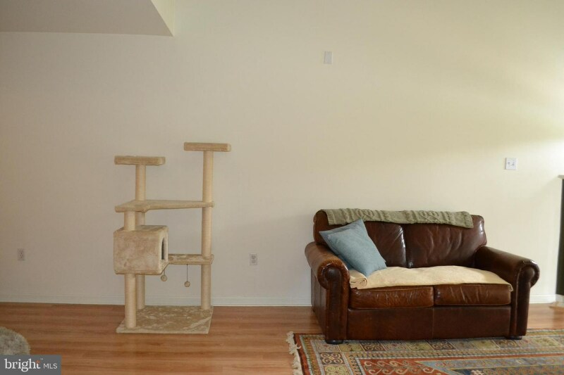 Building Photo - 6472 Terrace Ct