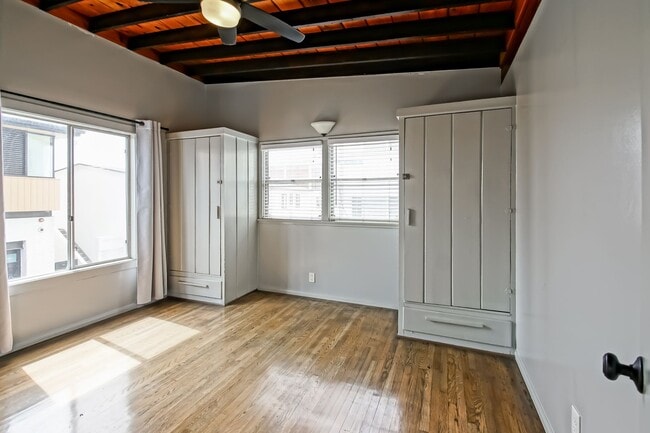 Building Photo - 1 HOUSE FROM BEACH! CHARMING, DETACHED UNIT W/ OCEAN VIEWS & 1-CAR GARAGE IN WALKSTREET TRIPLEX!