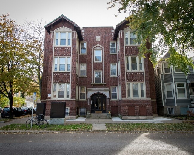 Primary Photo - 1901 W Addison St