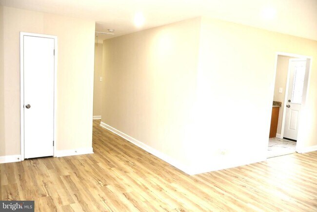 Building Photo - 147 Deacon Rd