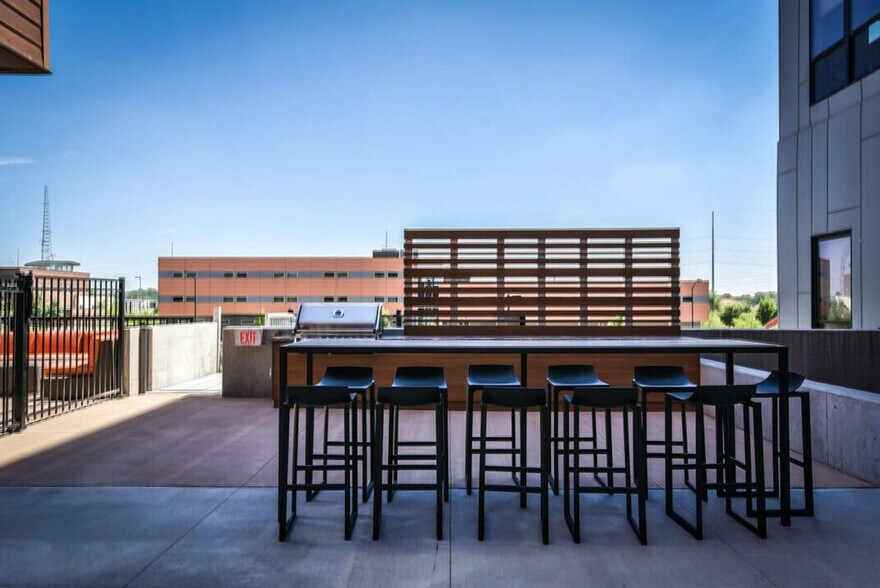 Building Photo - 1400 Walnut St