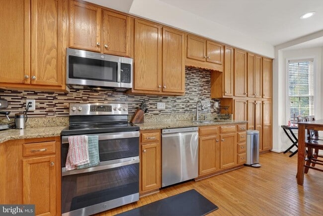 Building Photo - 8010 Readington Ct