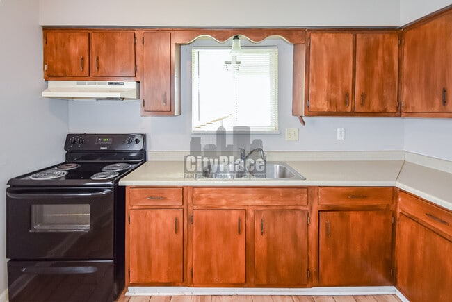 Building Photo - 1213 Taylor Dr E