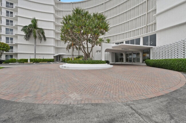 Building Photo - 2774 S Ocean Blvd