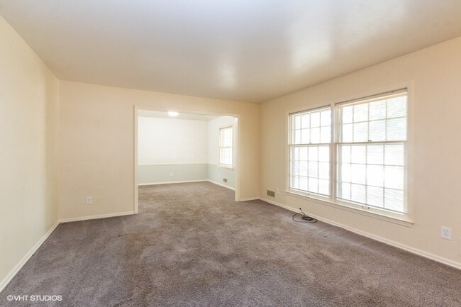 Building Photo - 4449 E 107th St