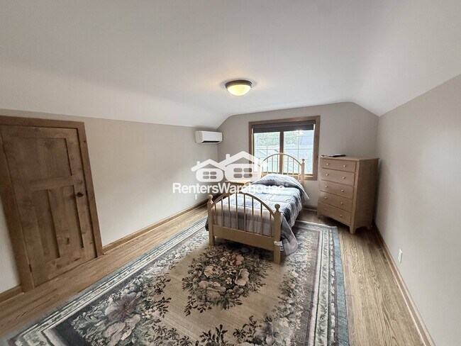 Building Photo - 840 Park Ave