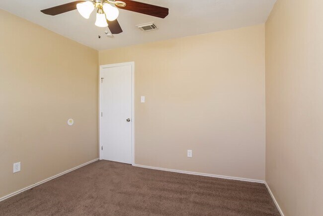 Building Photo - 7134 Cheshire Park Rd