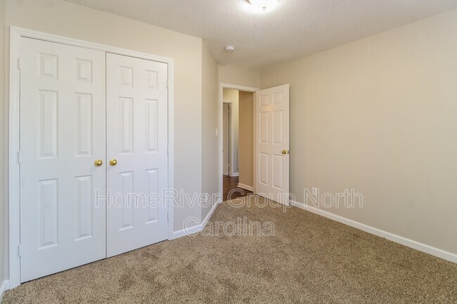 Building Photo - 7103 Thornaby Dr