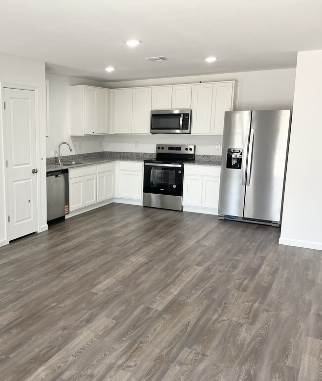 Building Photo - 711 Dylan Ct