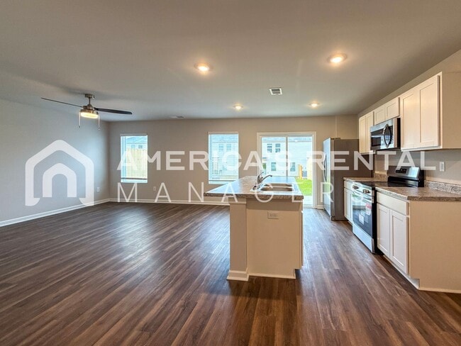 Building Photo - Escape to Lakeside Living in Lincoln! Available to View Now!!!