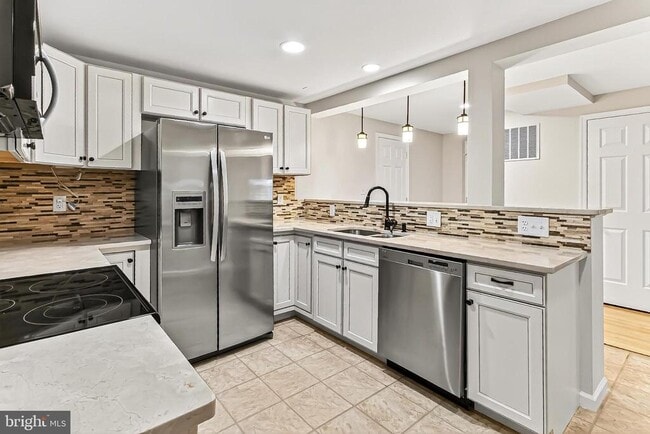Building Photo - 47497 Saulty Dr