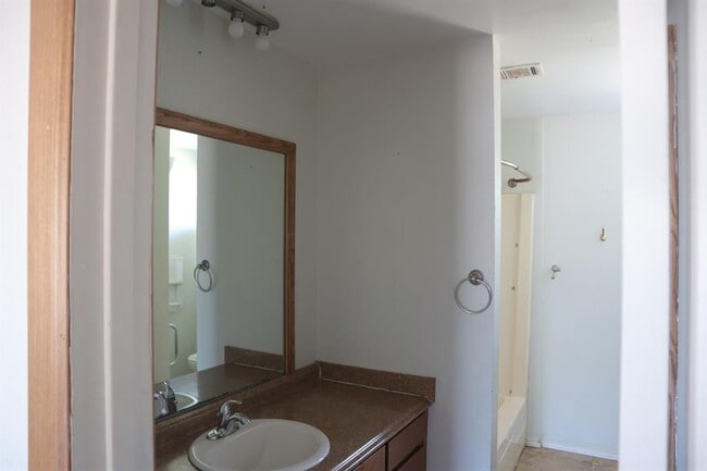 Building Photo - 851 Aspen Ln