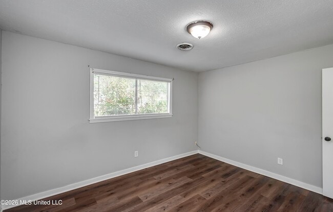 Building Photo - 823 Dunton Rd