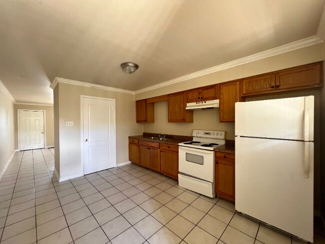 Building Photo - 301 E Locust St