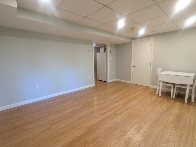 Building Photo - 25 Oakhurst Ave