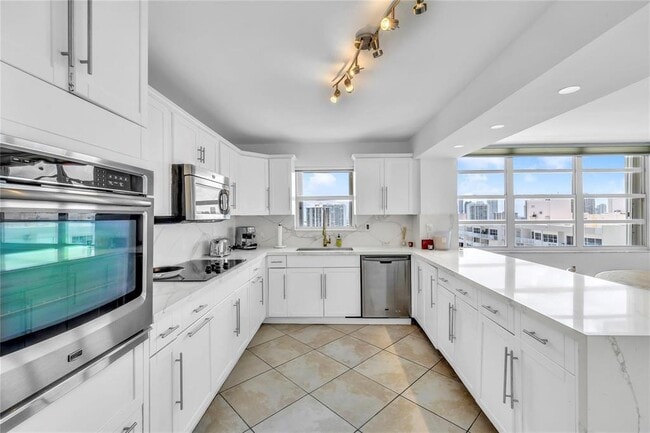 Building Photo - 2750 NE 183rd St