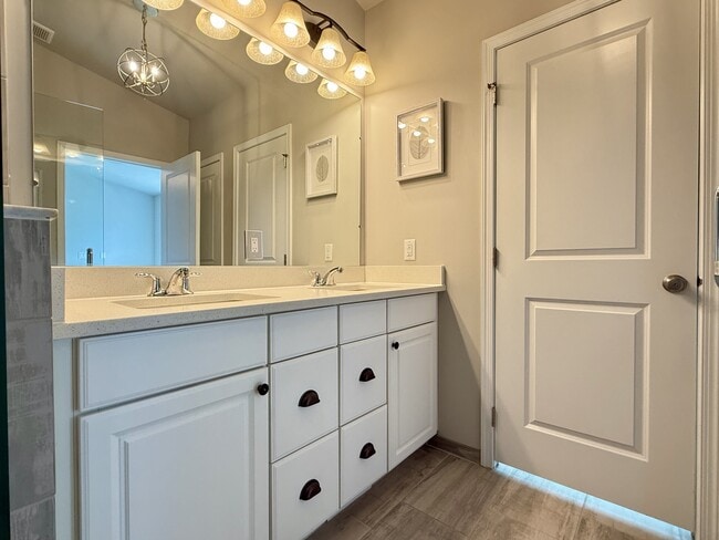 Building Photo - 2731 S Spurway Dr