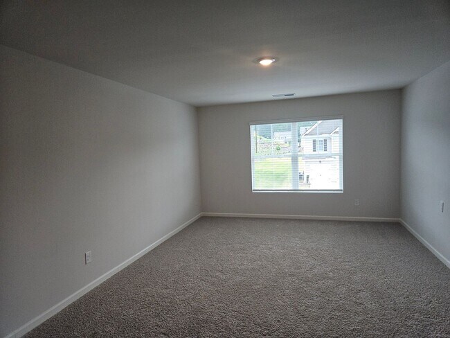 Building Photo - New Construction Five Bedroom Avail Now