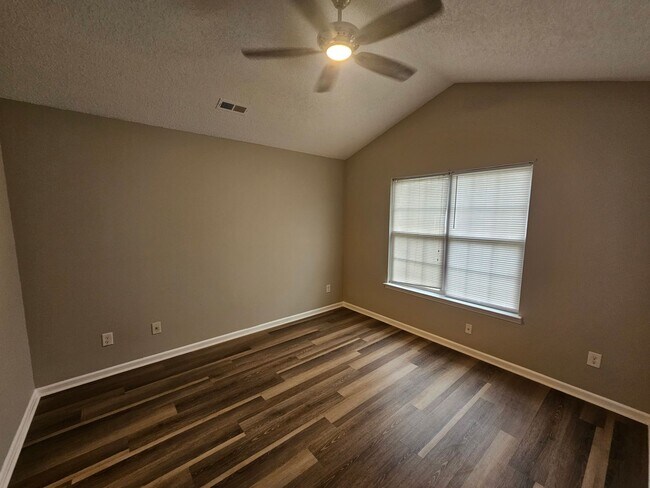 Building Photo - Remodeled Ranch Home Minutes from Uptown Charlotte