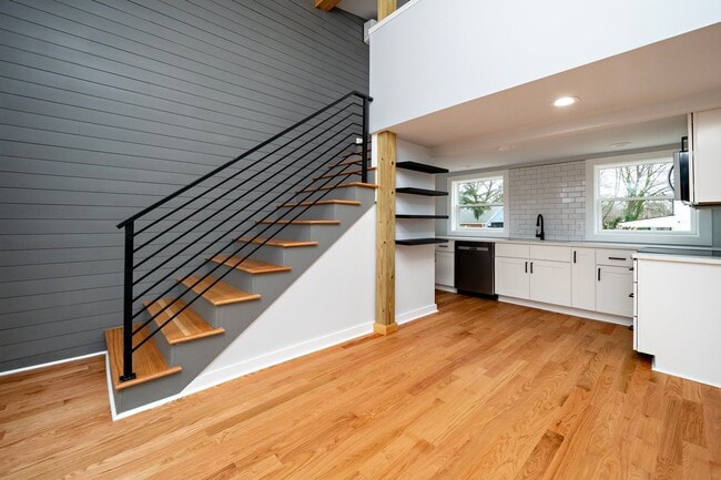 Building Photo - 210 Lincoln Ct