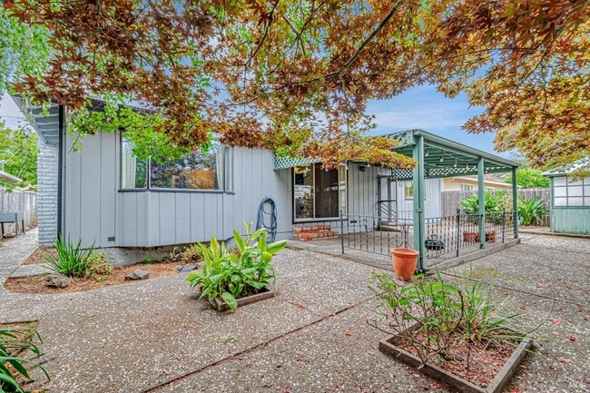 Building Photo - 1520 Hexem Ave