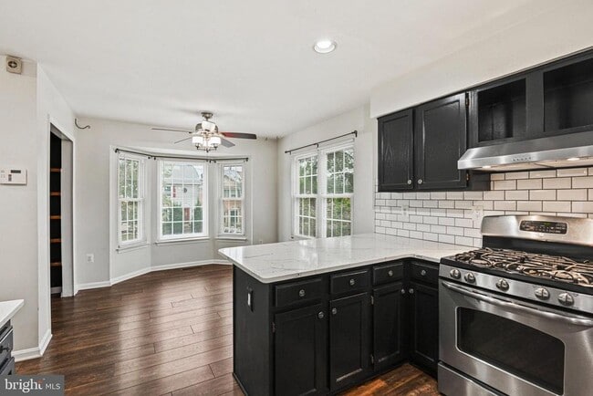 Building Photo - 43515 Blacksmith Square