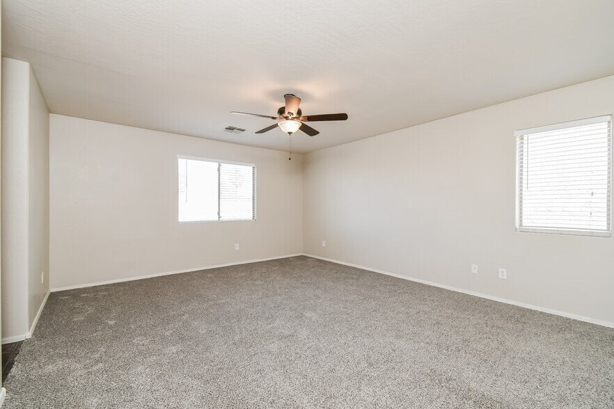 Building Photo - 1726 E Bradstock Way