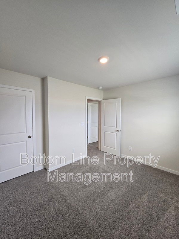 Building Photo - 549 Blackpool Ct