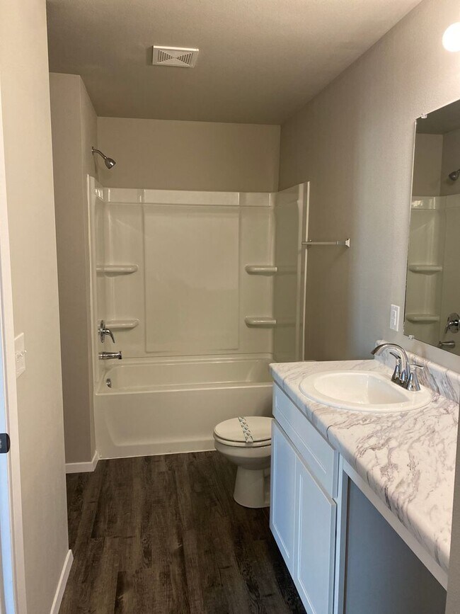 Building Photo - Your Next Home Awaits! Pre-Leasing This 3-Bedroom, 2-Bath Home with a Wooden Privacy Fence in Che...