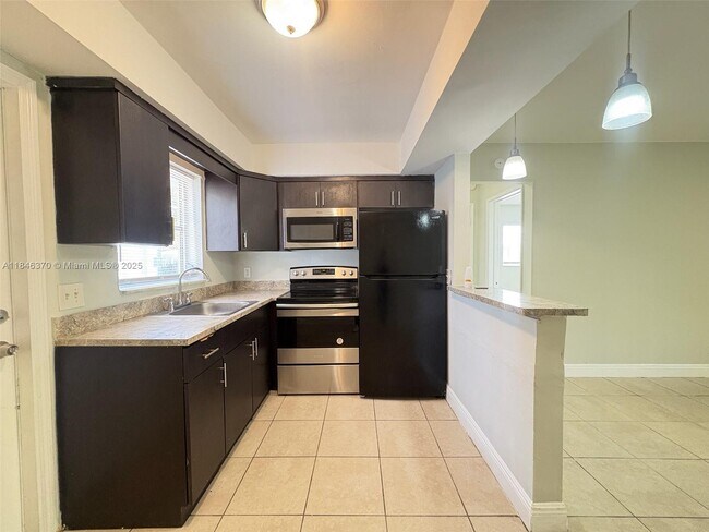 Primary Photo - 4340 NW 21st Ave