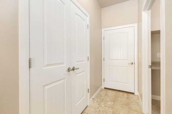 Building Photo - Beautiful 4 Bedroom Home!