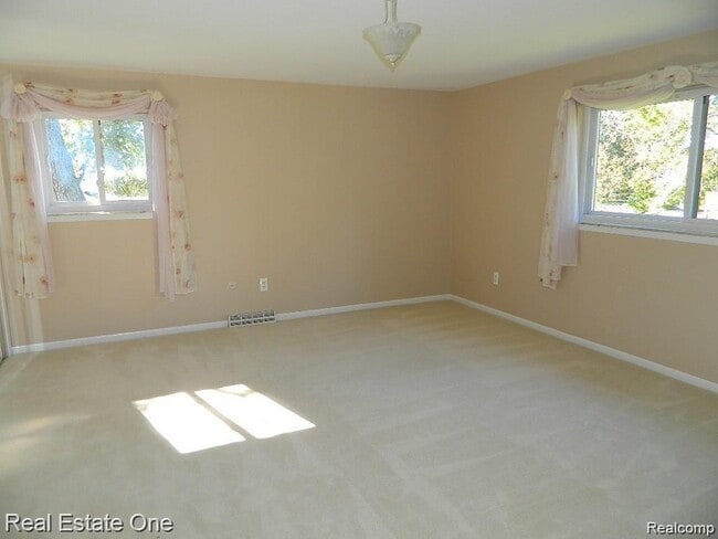 Building Photo - 6927 Northpoint Dr