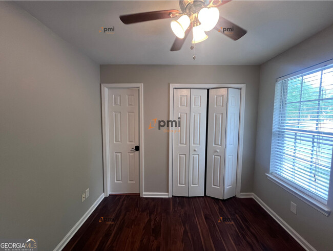 Building Photo - 529 N Fairfield Dr