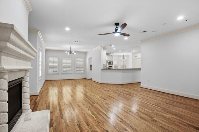 Building Photo - Luxury Highland Park Condo