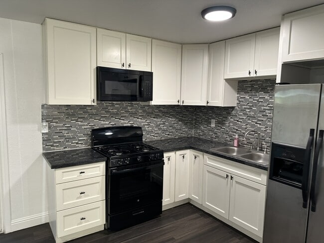 Building Photo - Updated 3 Bedroom 1 Bathroom Home.