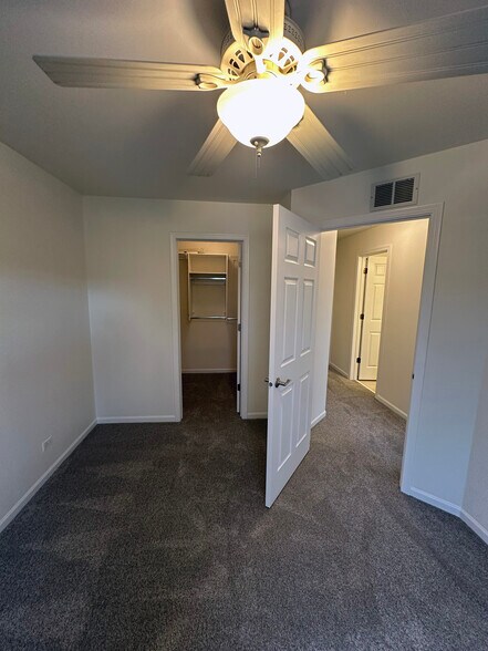 Building Photo - 560 Lancaster Dr