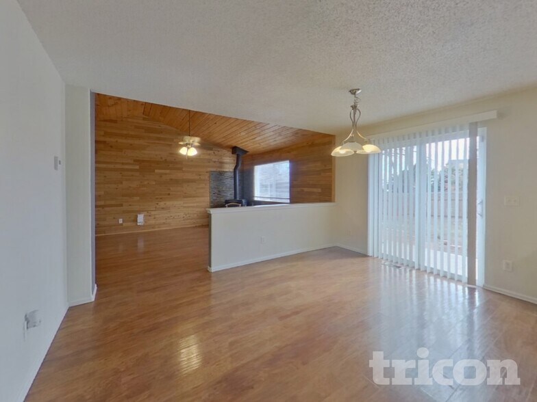 Building Photo - 5504 Vermillion Bluffs Dr