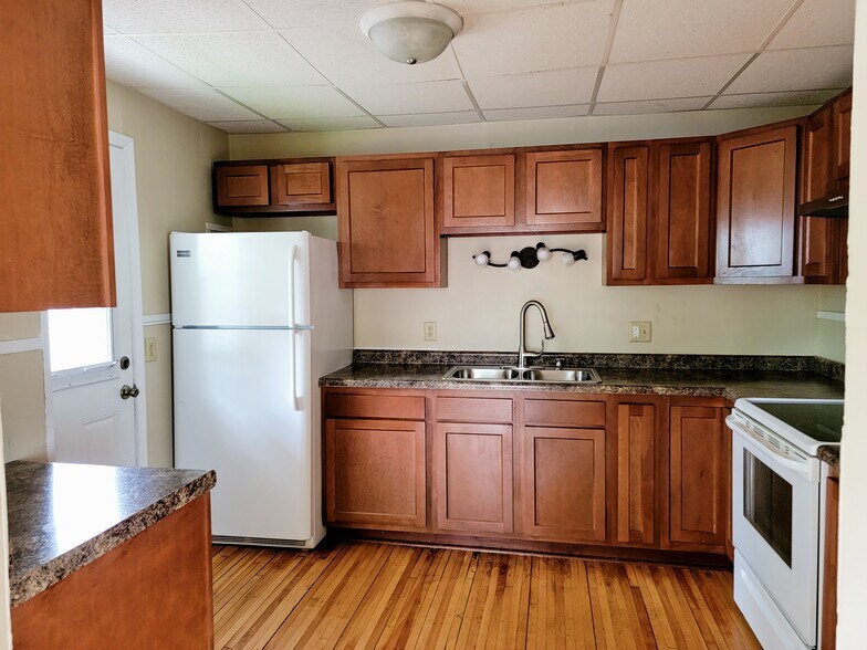 Building Photo - 623 Deyo Ave