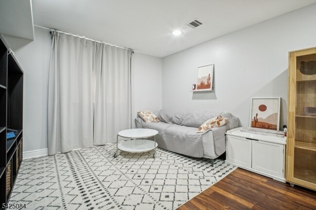 Building Photo - 195 Chaucer Dr