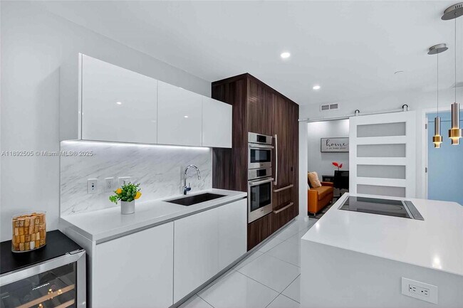 Building Photo - 851 NE 1st Ave