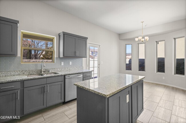 Building Photo - 629 Cedarwood Ave