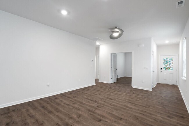 Building Photo - Charming 3BR House in Fuquay Varina